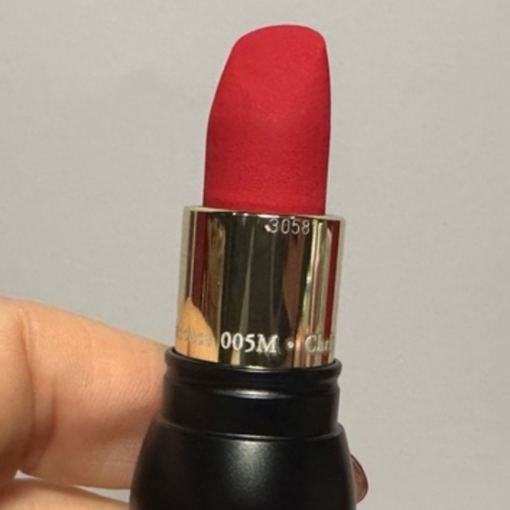 Christian Louboutin Matte Velvet Red Lipstick- RED DRAMADOUCE - Picture 6 of 9